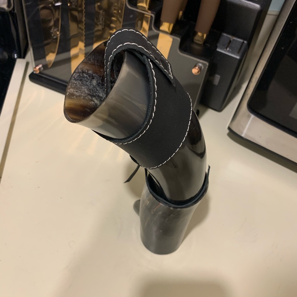 VTG Game of Thrones Style Genuine Buffalo Drinking Horn Leather Holster Stand